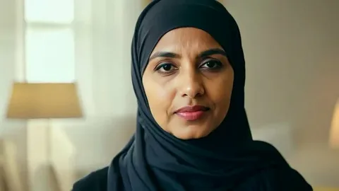 سباكة وكهرباء الرياض – عميلة تعبر عن رضاها عن جودة خدمات عمر كهربائي وسباك بعد إنجاز أعمال السباكة والكهرباء والصيانة المنزلية باحترافية في الرياض.